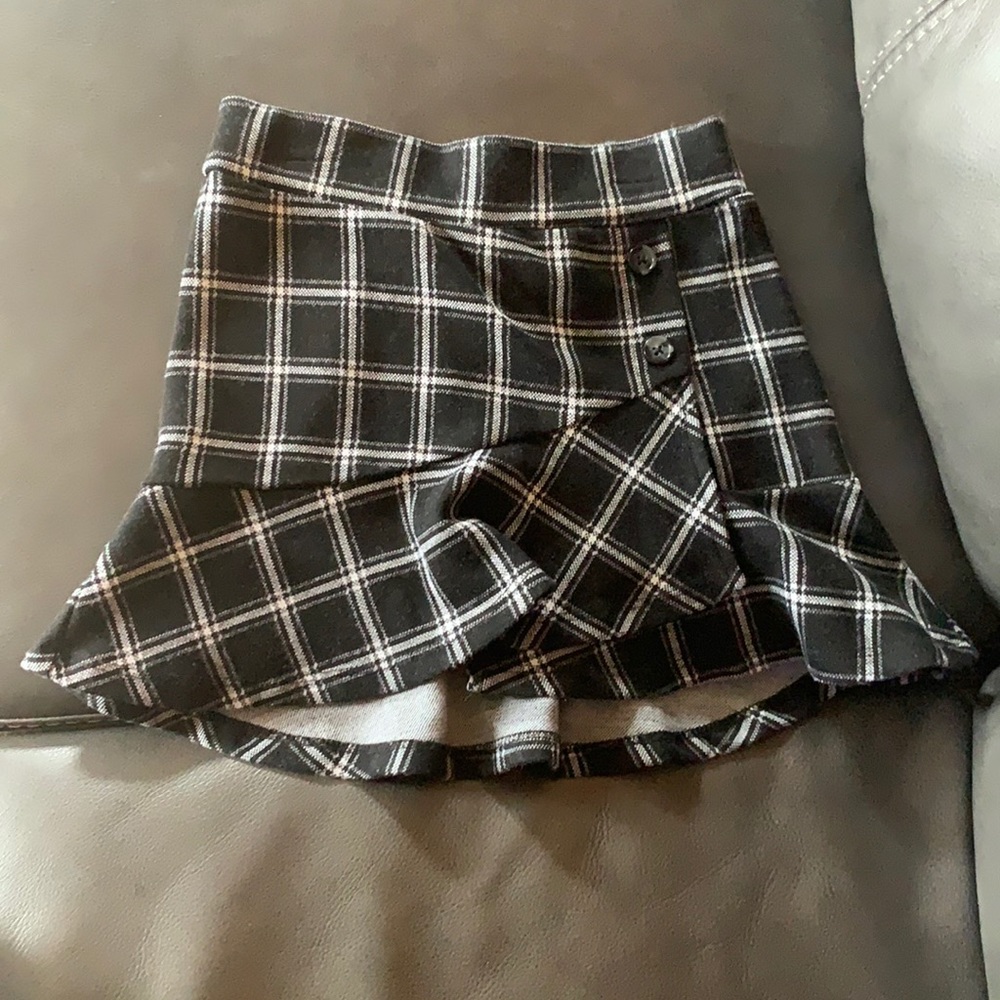 Abercrombie kids girls size 5/6 black plaid skirt